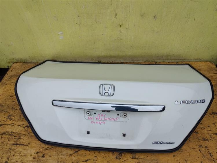 Крышка багажника Хонда Легенд в Дербенте 44600